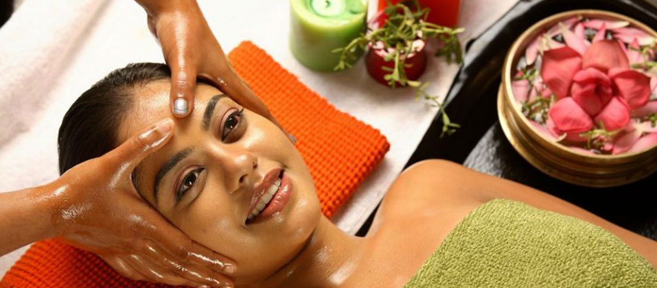 Read more about the article Ayurveda and skin health: Food, Habits and Ayurvedic oils